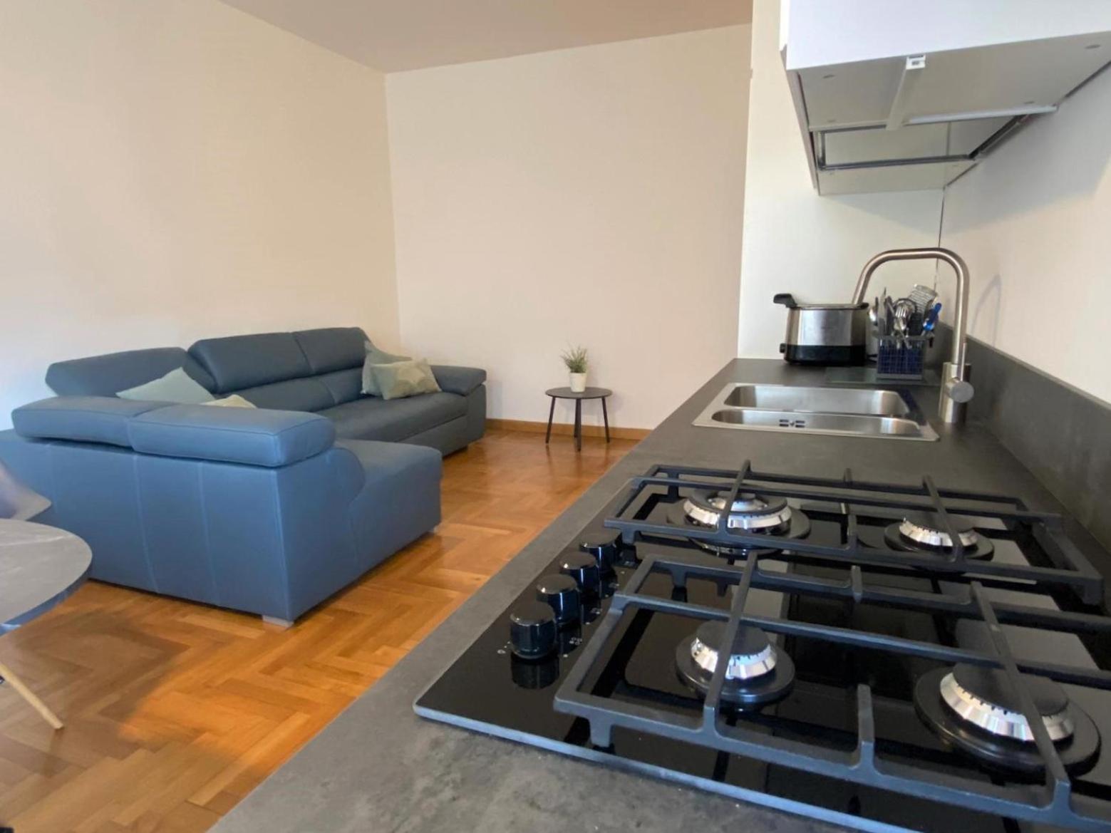 The Little Duck - Modern Apartment With Balcony Como Buitenkant foto