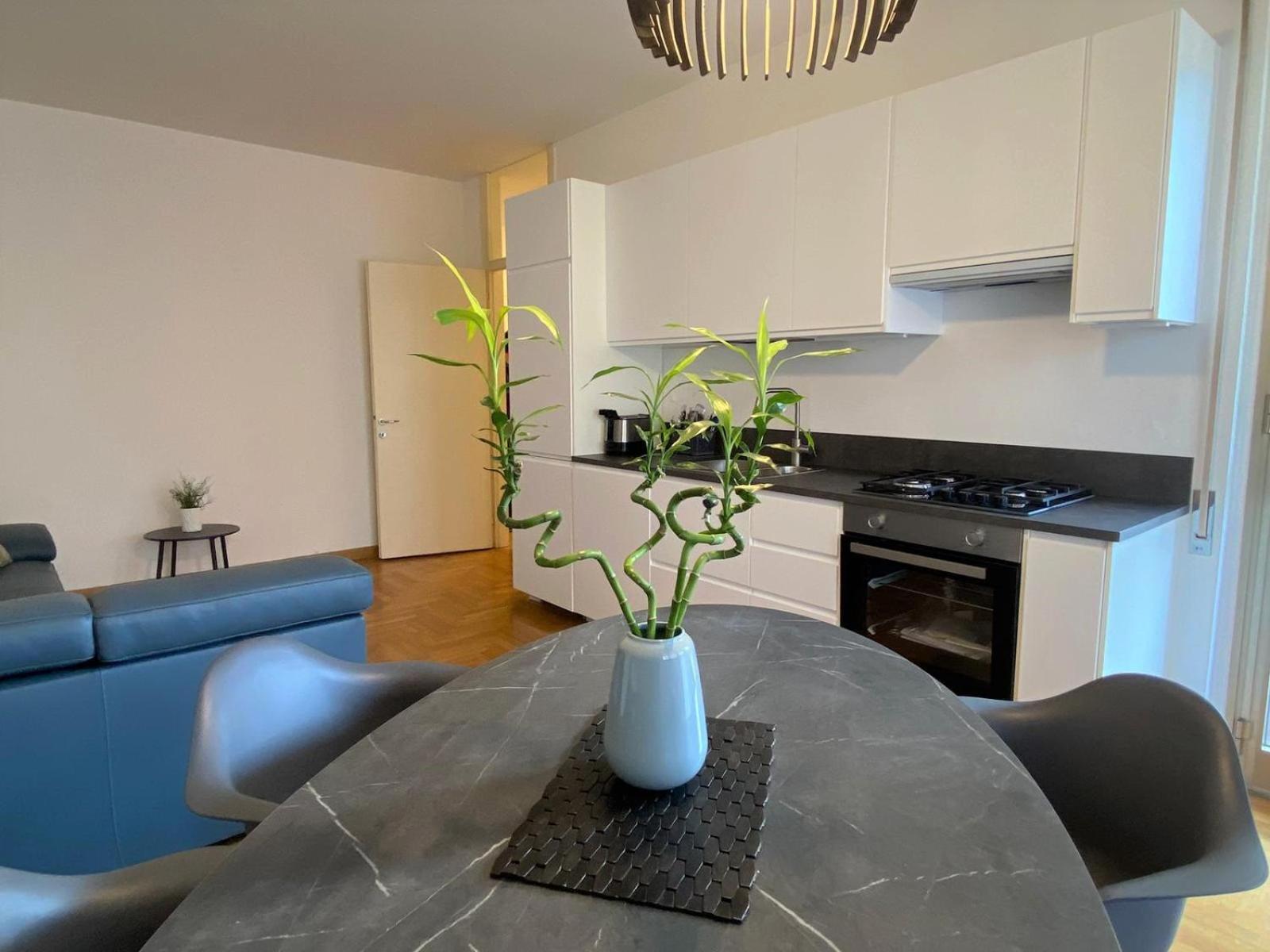 The Little Duck - Modern Apartment With Balcony Como Buitenkant foto
