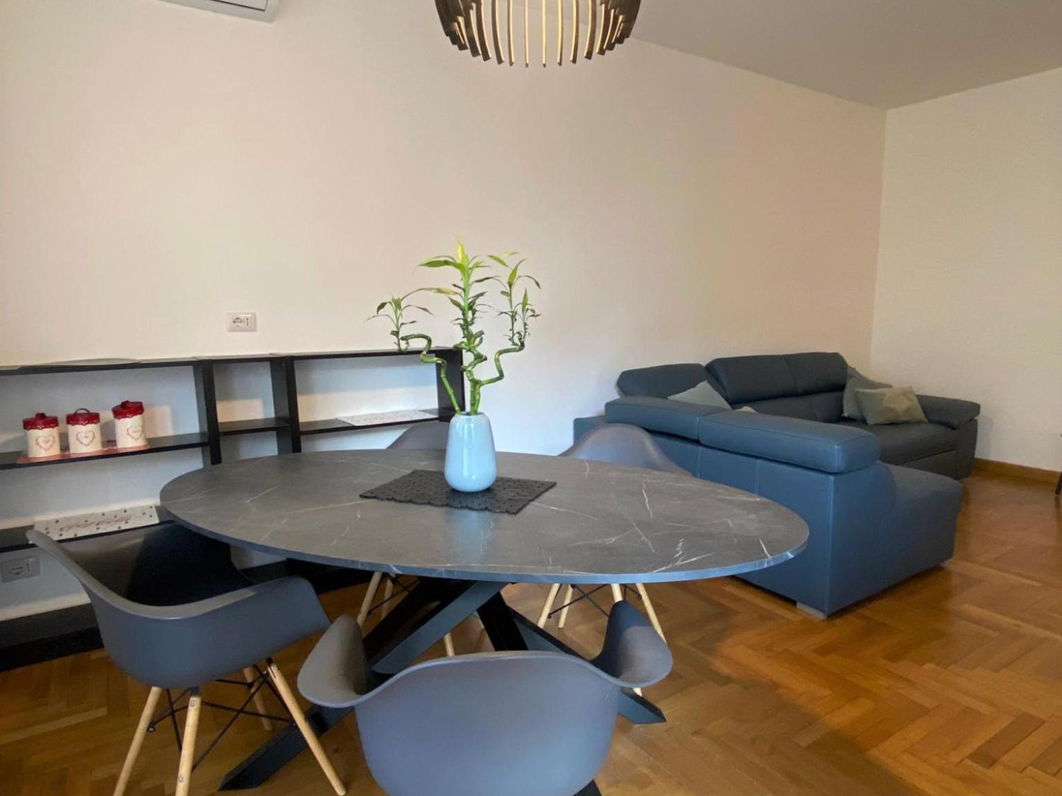 The Little Duck - Modern Apartment With Balcony Como Buitenkant foto